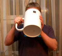 http://www.gerka.ru/wordpress/wp-content/uploads/2008/12/big-mug-in-hands-1.jpg