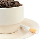 Кофейные зерна против запаха сигарет во рту